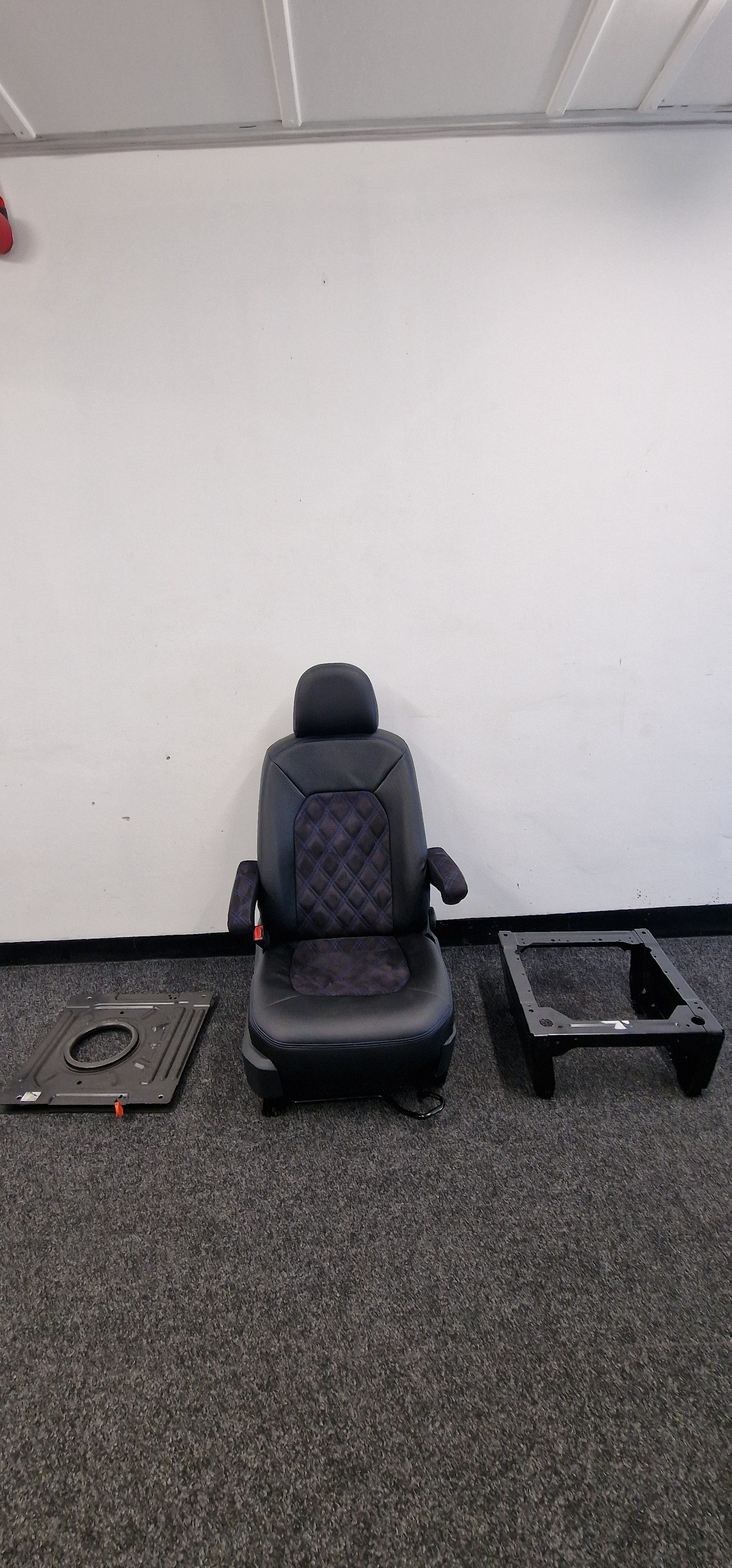 VW Crafter II MAN TGE 2016-2024 passenger seat single + Base+Swivel image 2