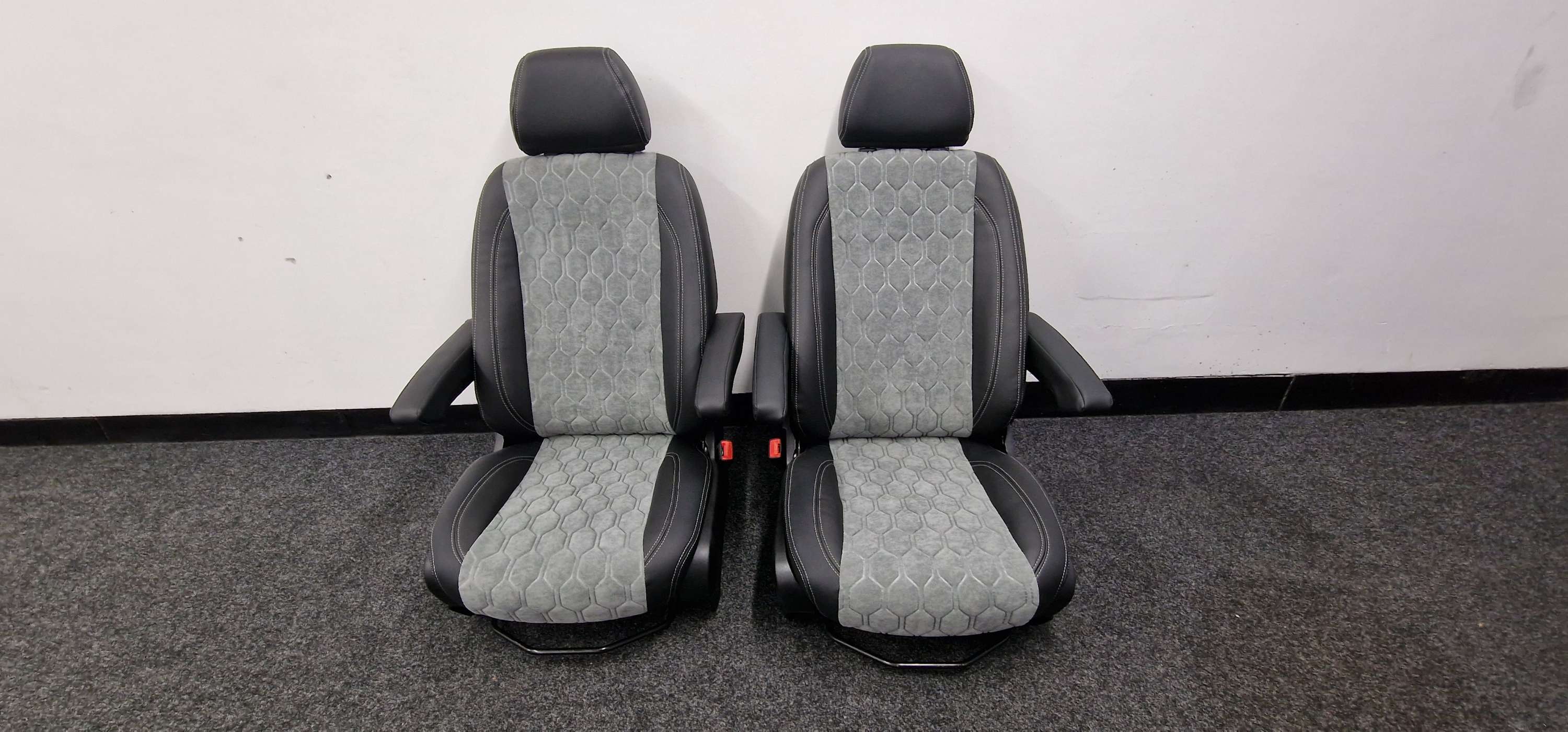 Mercedes Sprinter Captain Seats 2006/2022 gray honeycomb image 7