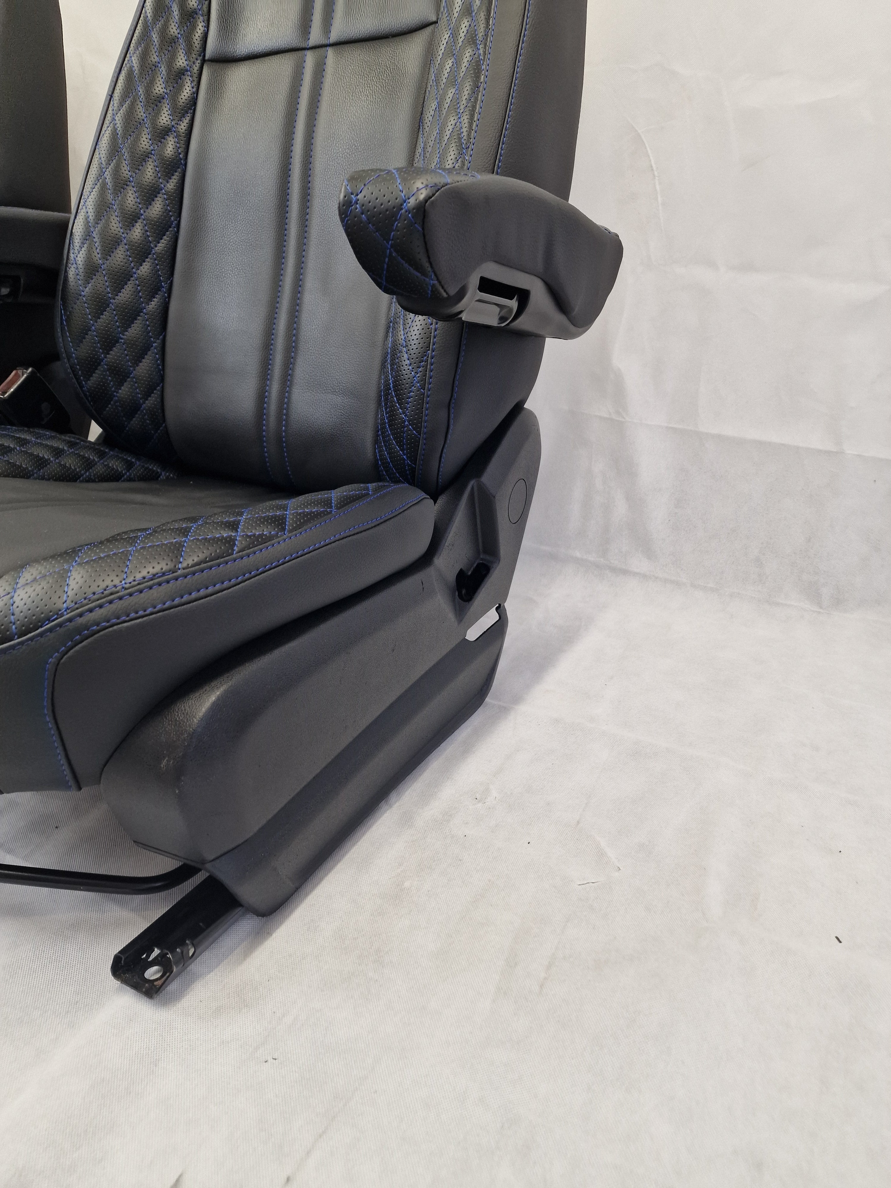 Mercedes Sprinter Captain Seats 2006/2017 image 2