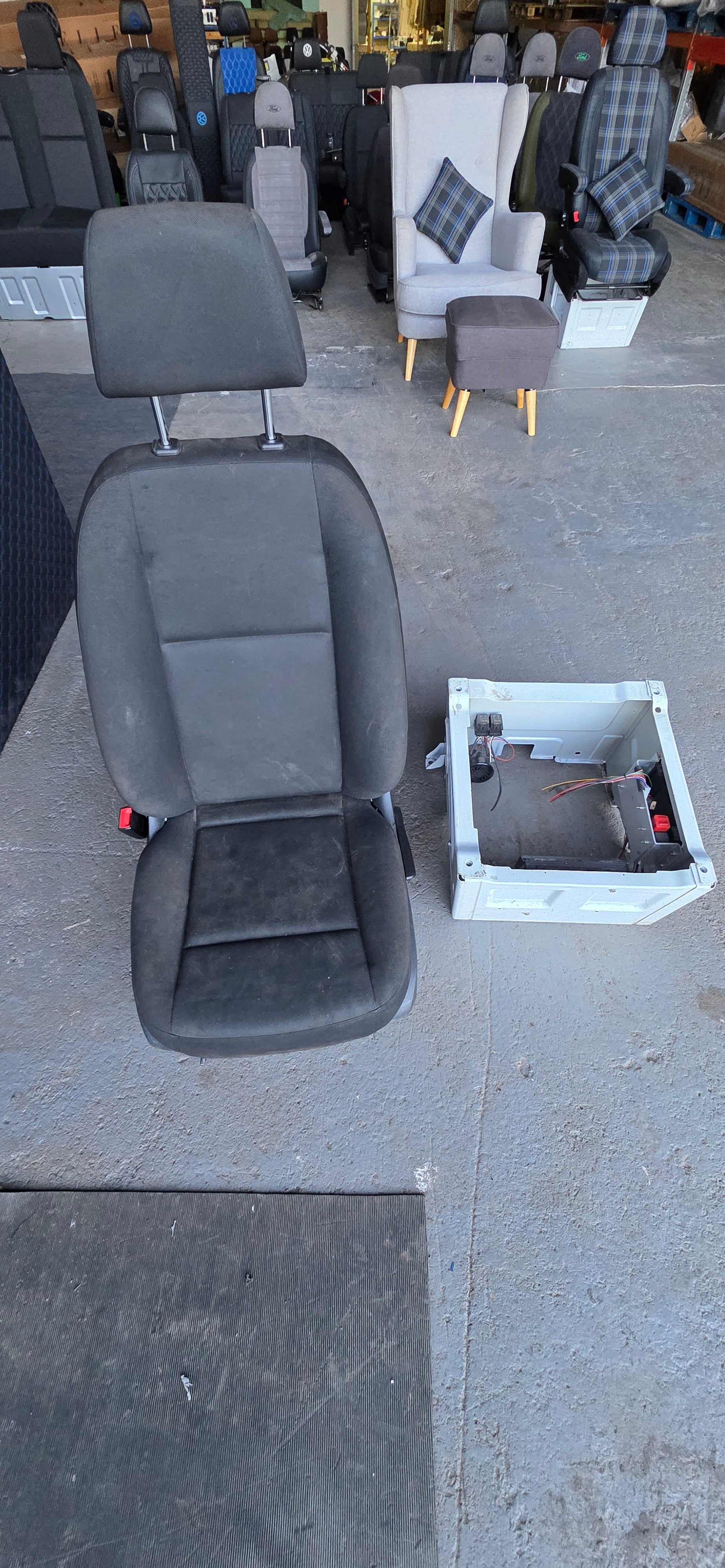 Mercedes Sprinter W907 Passenger Single Seat + Free Base  image 4