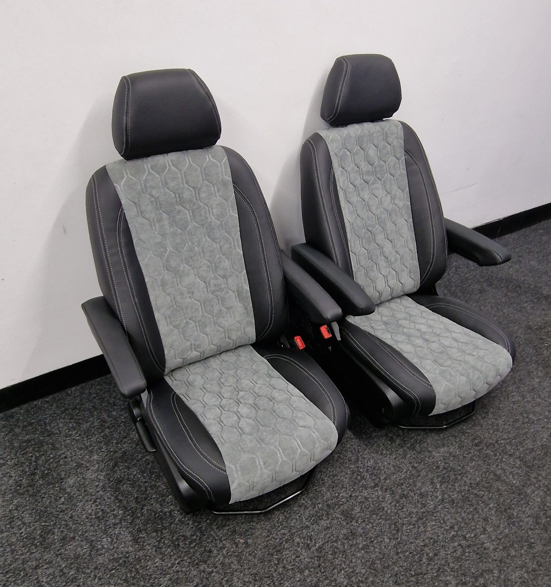 Mercedes Sprinter Captain Seats 2006/2022 gray honeycomb image 0