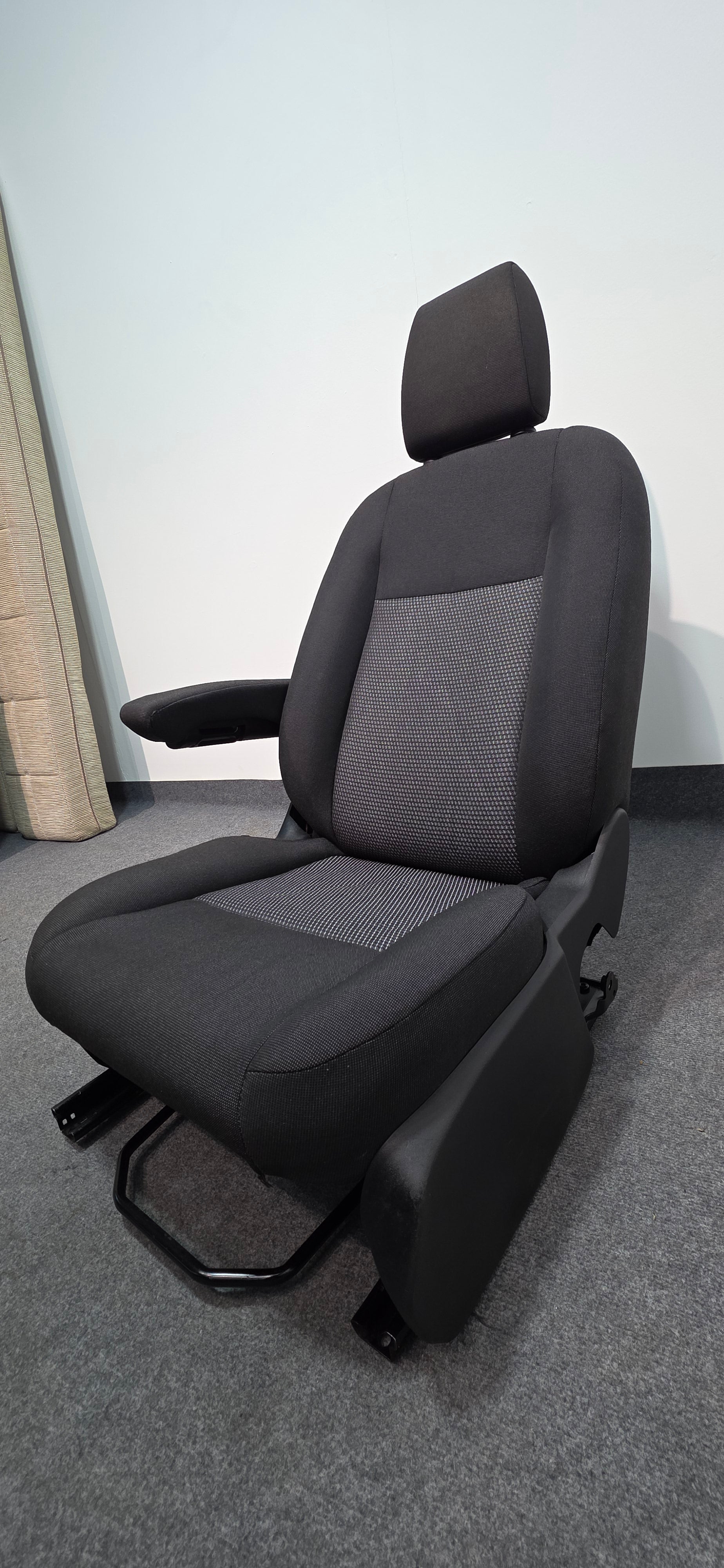 Ford Transit Custom Mk8 Passenger Seat With Armrest & image 4