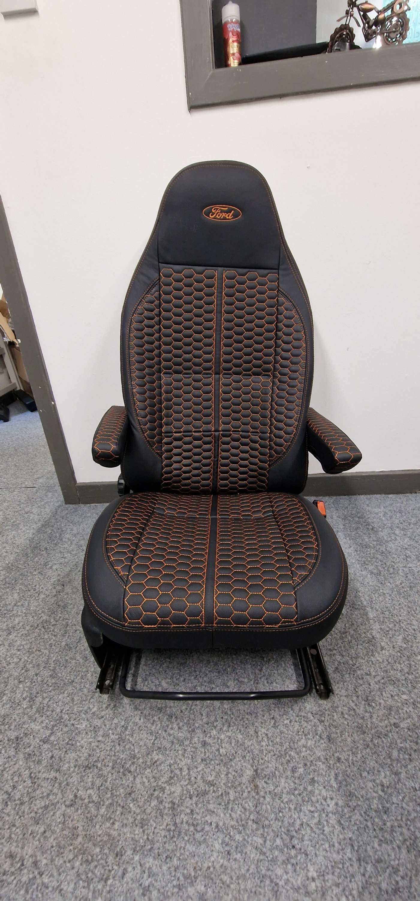 FORD TRANSIT MK6 DRIVERS SEAT WITH ARM REST 2001 - 2006 image 0