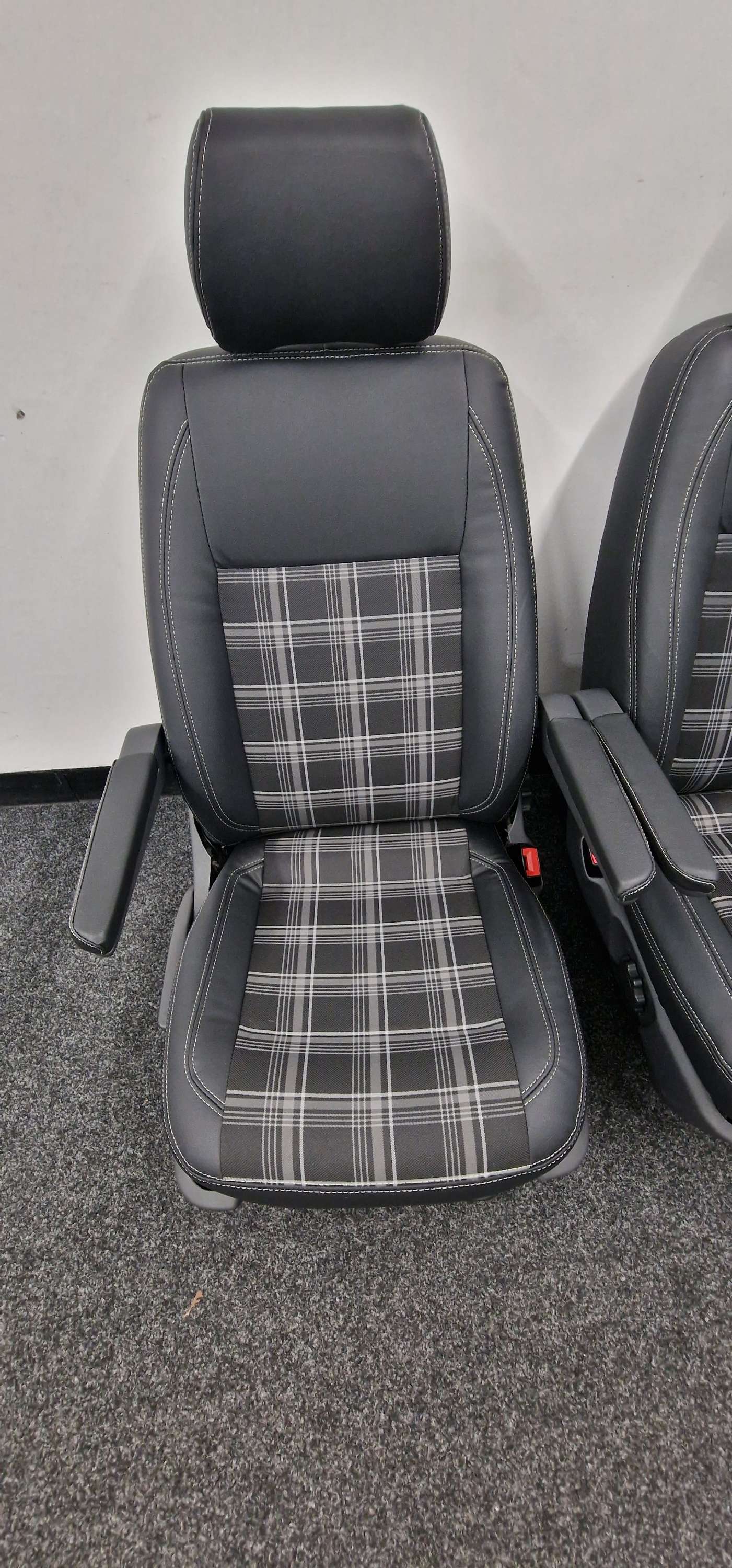 VW  Transporter T5 captain Seats  in Tartan image 1
