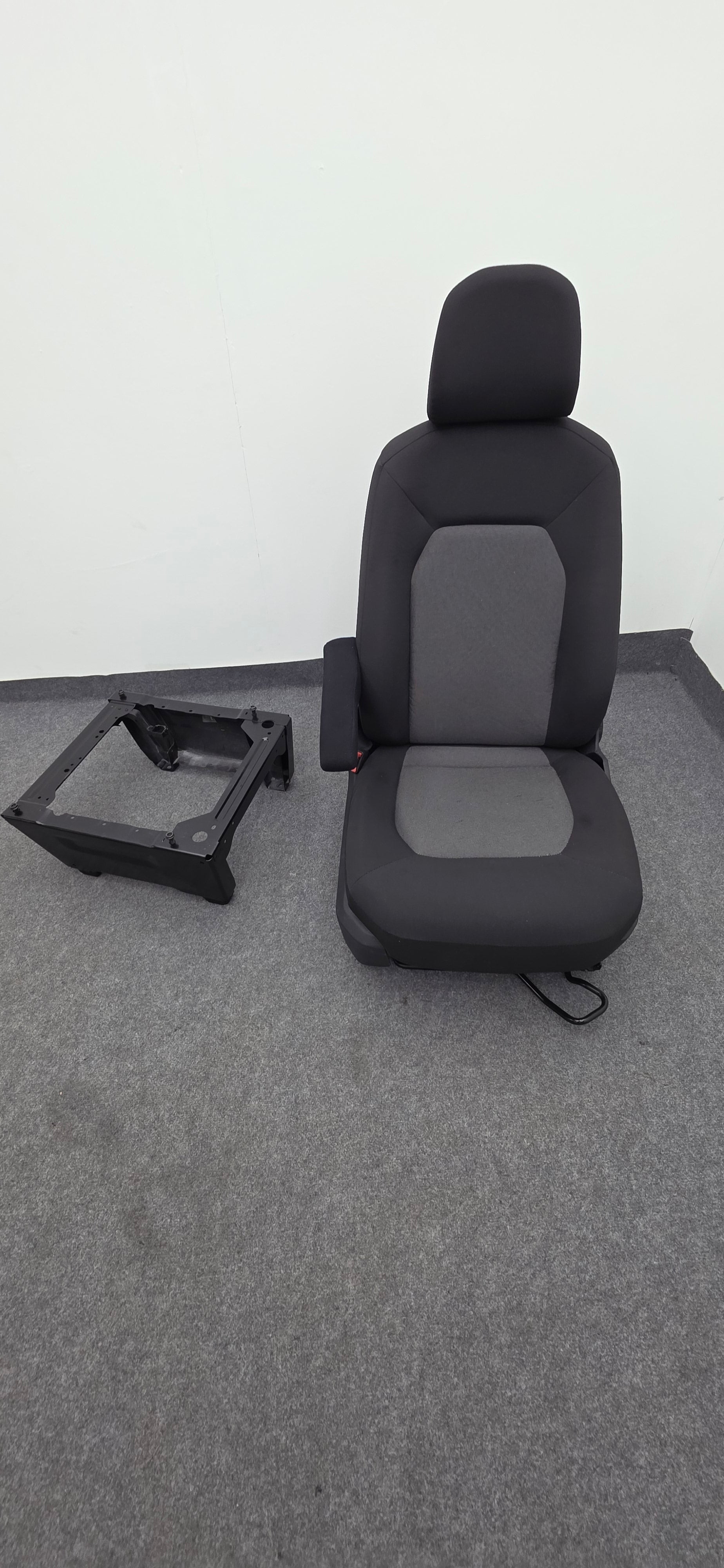 Seat VW Crafter II MAN TGE 2017-2024 passenger seat single + Base   image 1