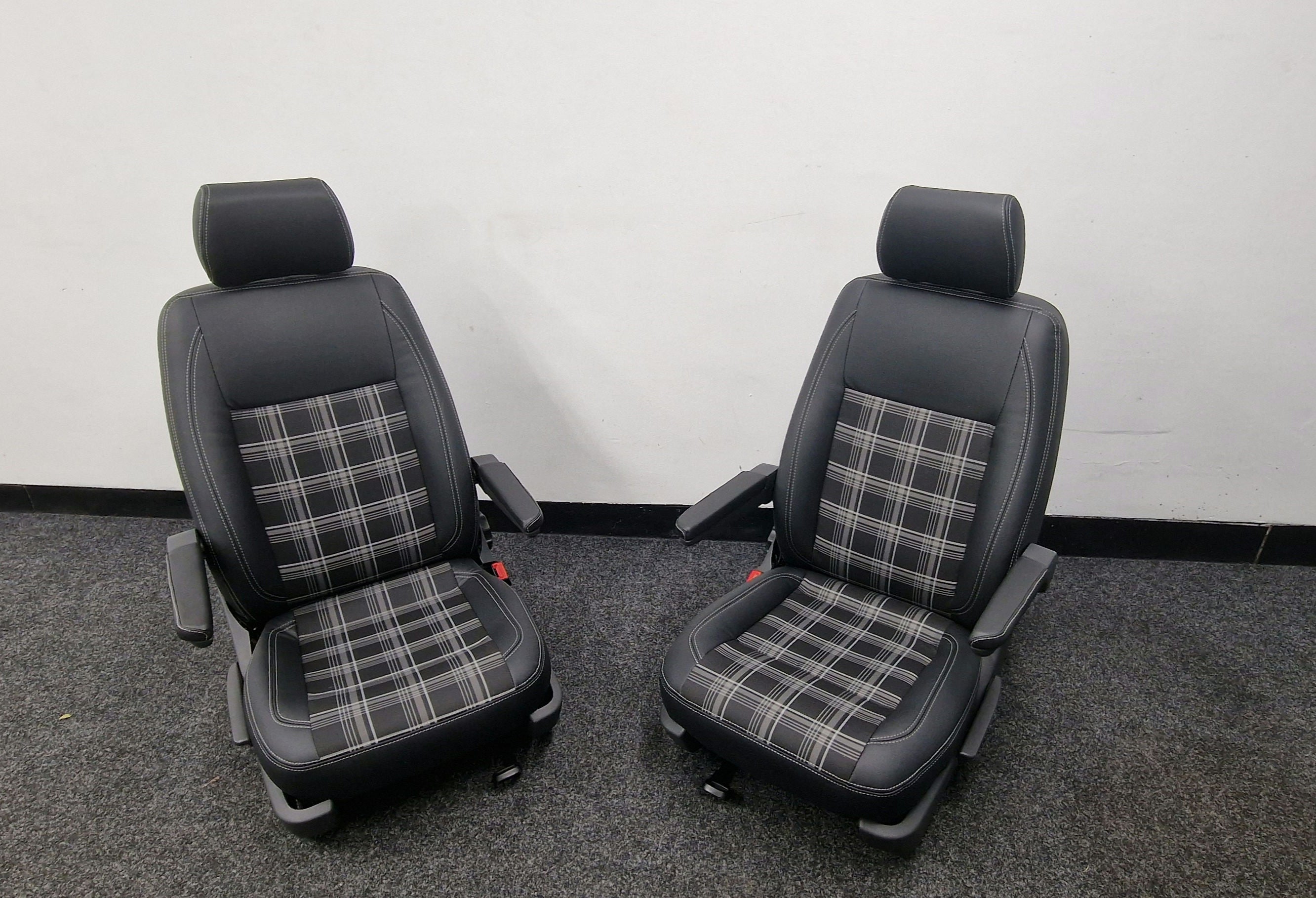 VW  Transporter T5 captain Seats  in Tartan image 3