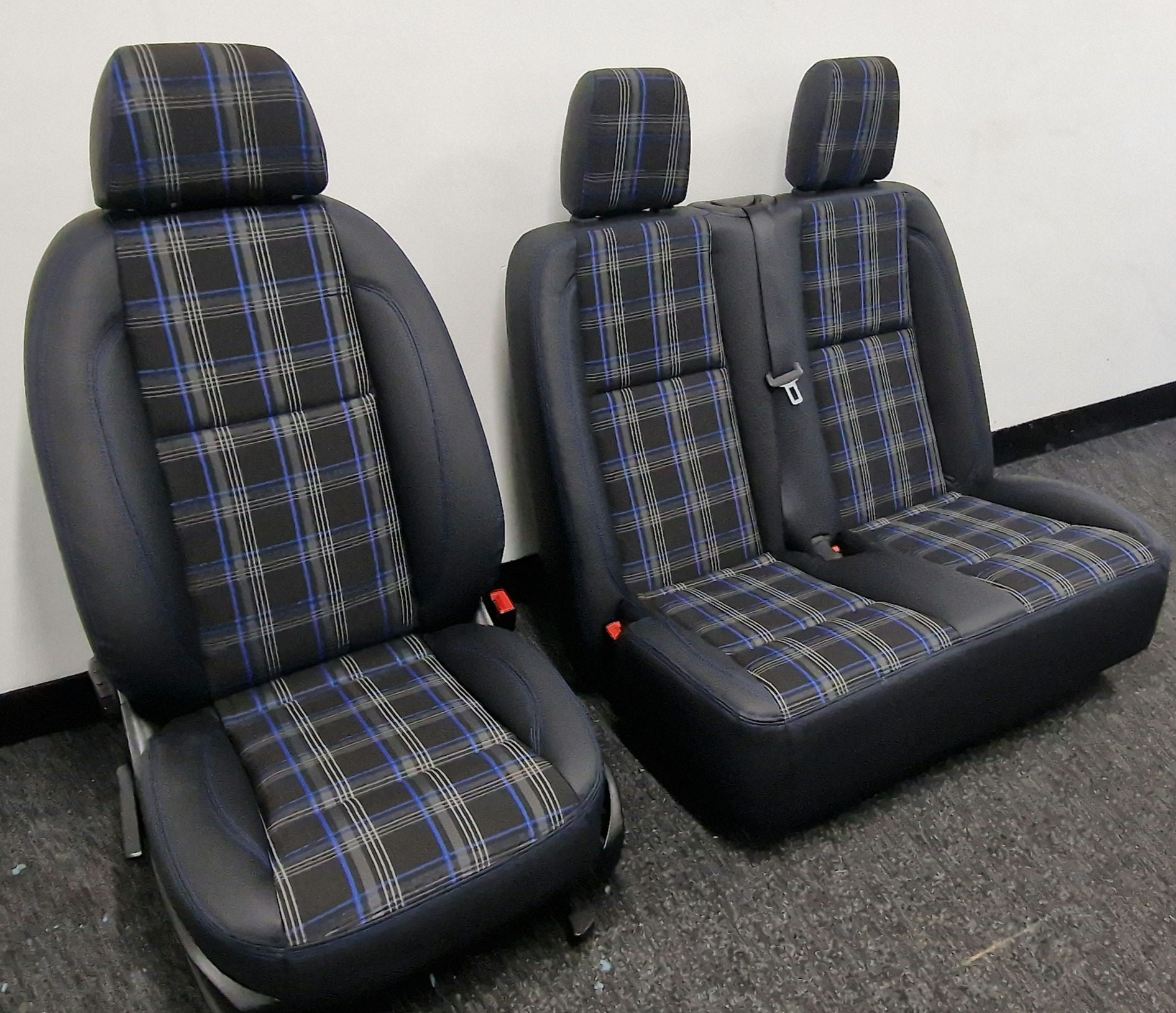 Mercedes Sprinter 907 2018 - 2023 Driver and Passenger Seat  image 3