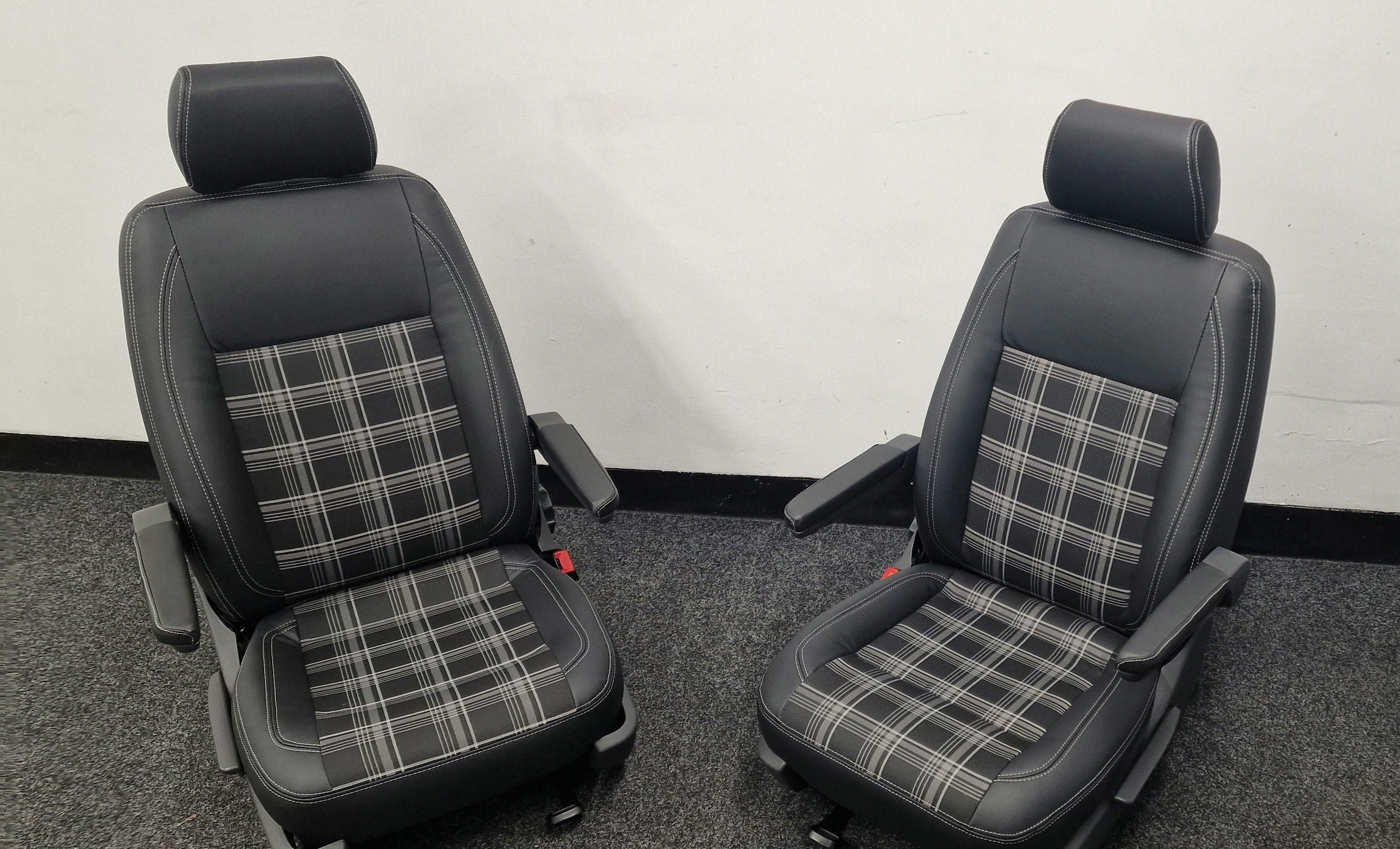 VW  Transporter T5 captain Seats  in Tartan image 2