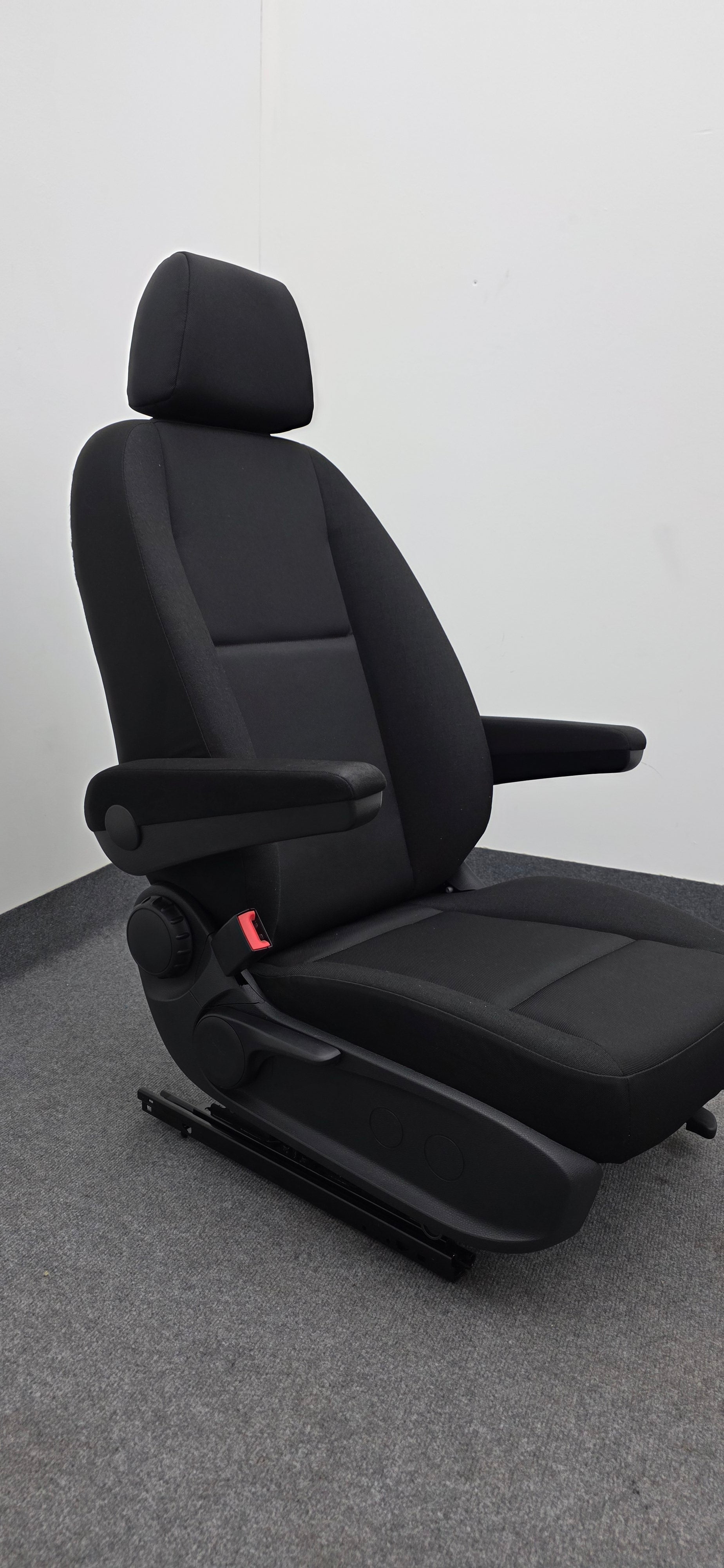 MERCEDES SPRINTER W907 SEAT FRONT SINGLE PASSENGER SEAT  image 1