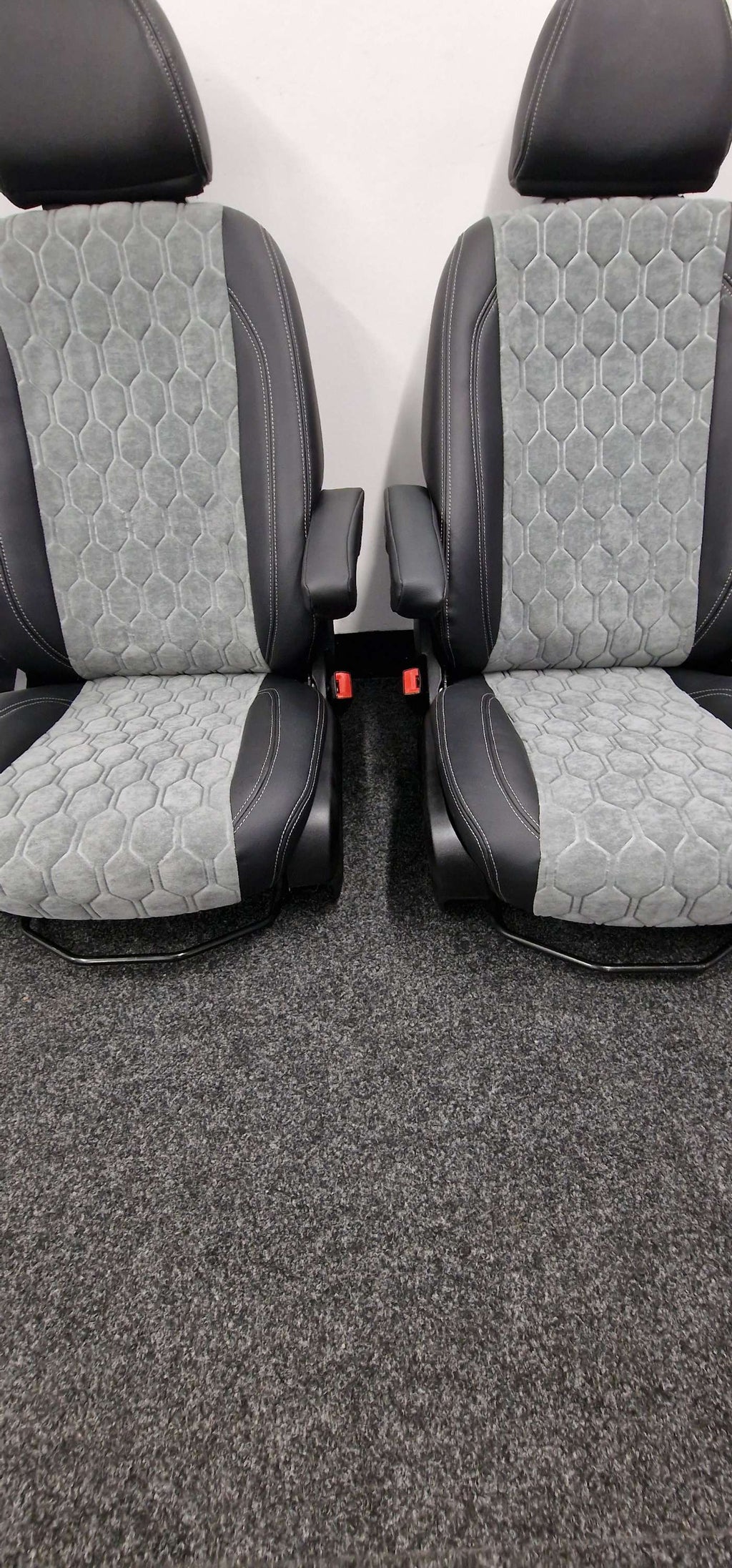 Mercedes Sprinter Captain Seats 2006/2022 gray honeycomb image 3