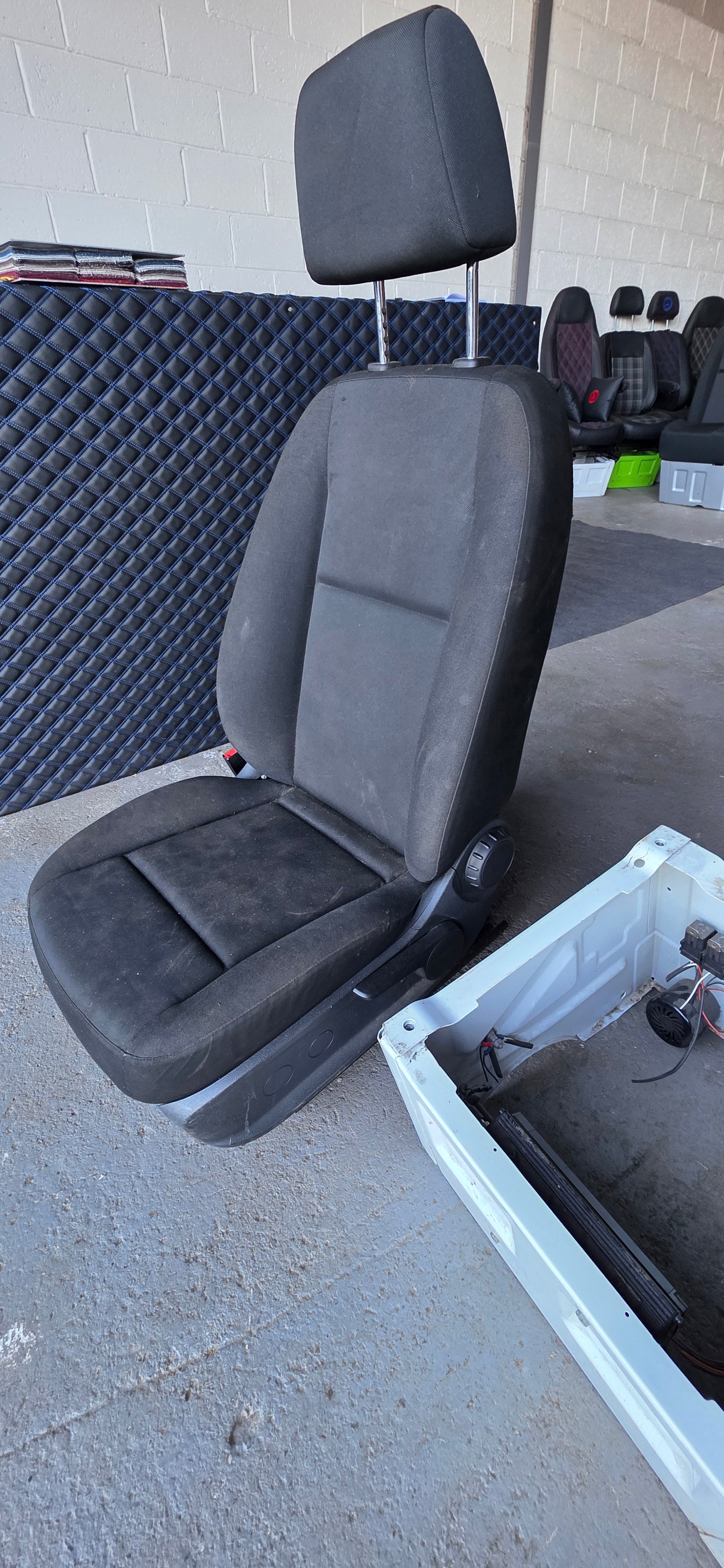 Mercedes Sprinter W907 Passenger Single Seat + Free Base  image 0