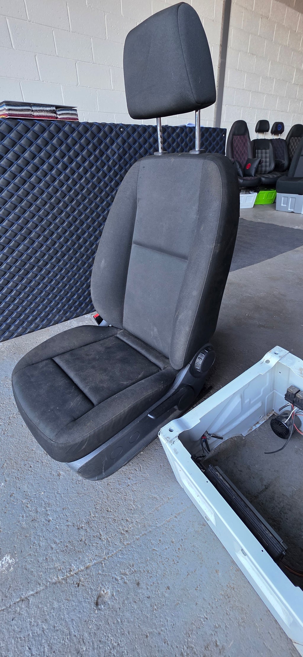  Mercedes Sprinter W907 Passenger Single Seat + Free Base  image 0