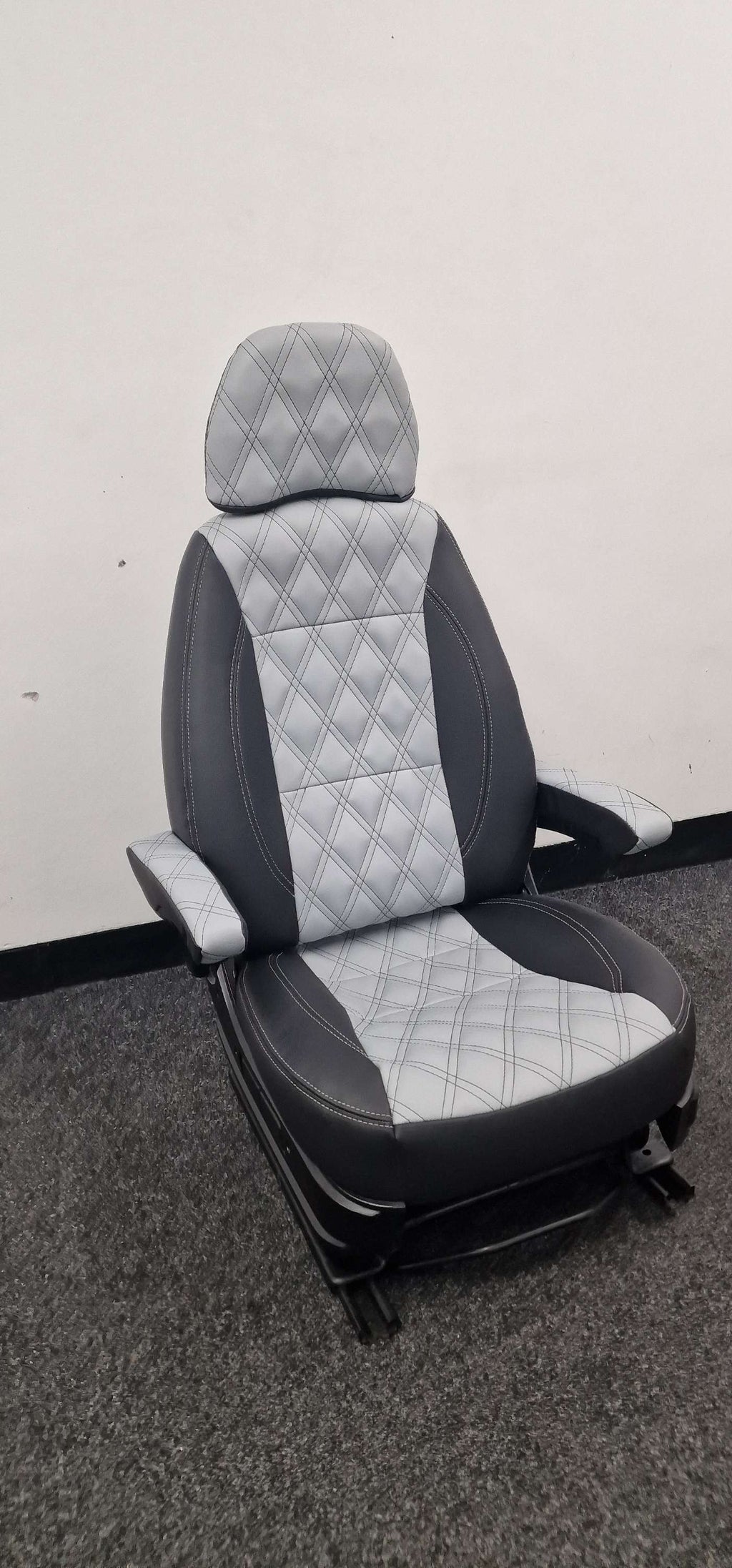 Fiat Ducato, Peugeot Boxer, Citroën Relay, Captain Seats with 4 armrest image 9
