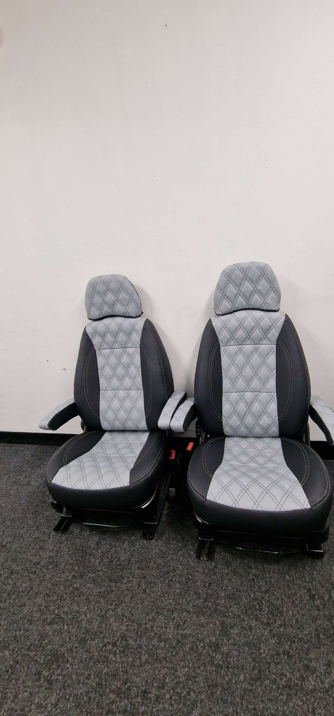 Fiat Ducato, Peugeot Boxer, Citroën Relay, Captain Seats with 4 armrest image 3