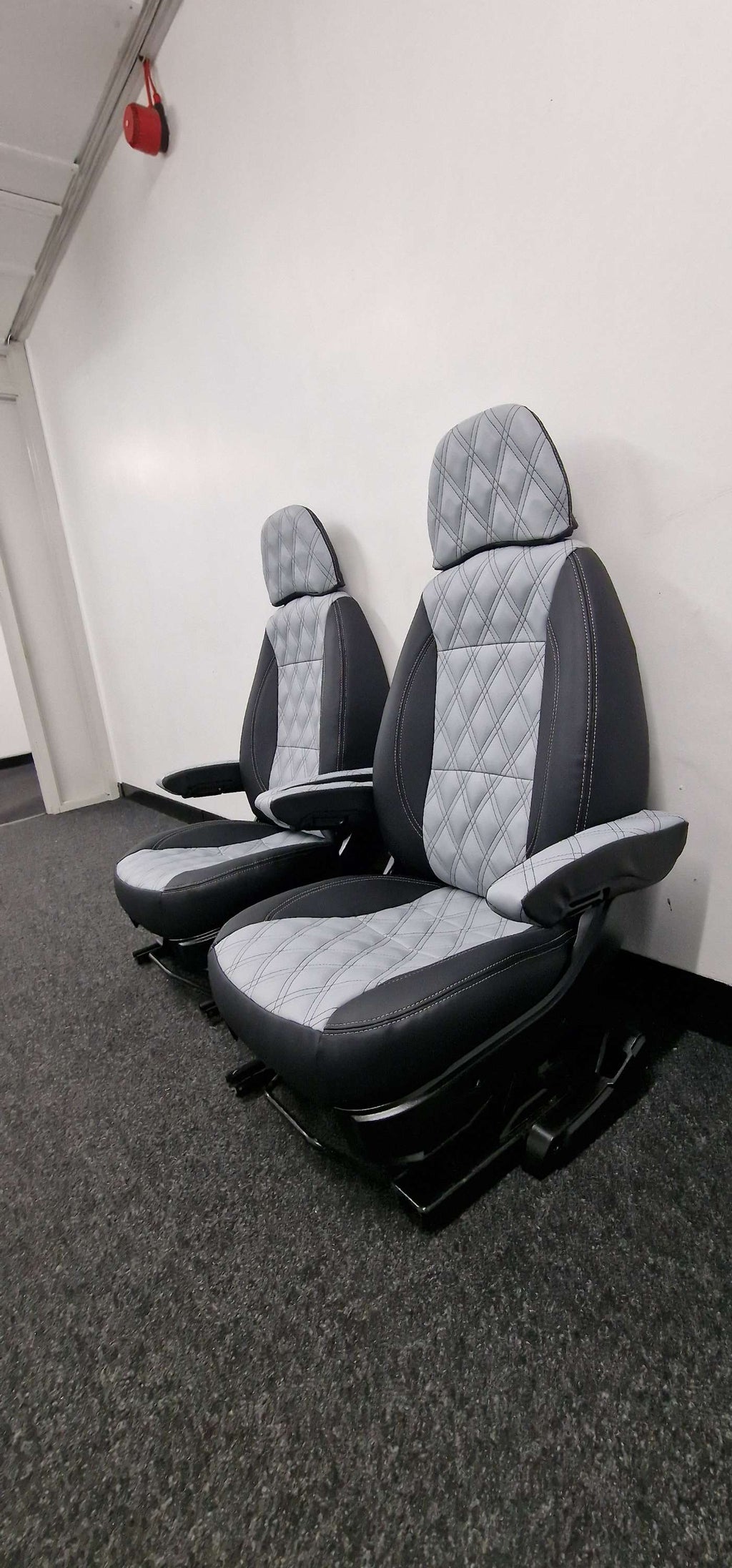 Fiat Ducato, Peugeot Boxer, Citroën Relay, Captain Seats with 4 armrest image 5