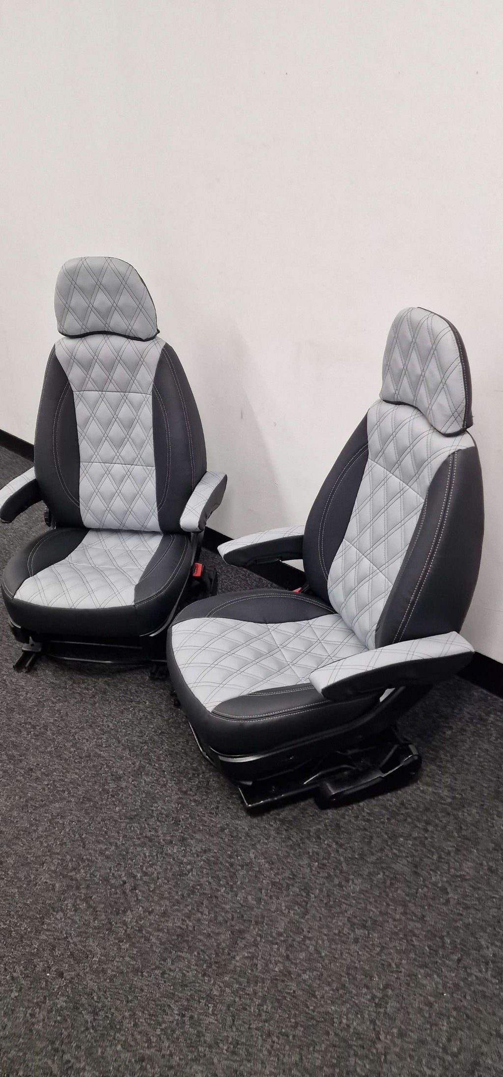 Fiat Ducato, Peugeot Boxer, Citroën Relay, Captain Seats with 4 armrest image 2