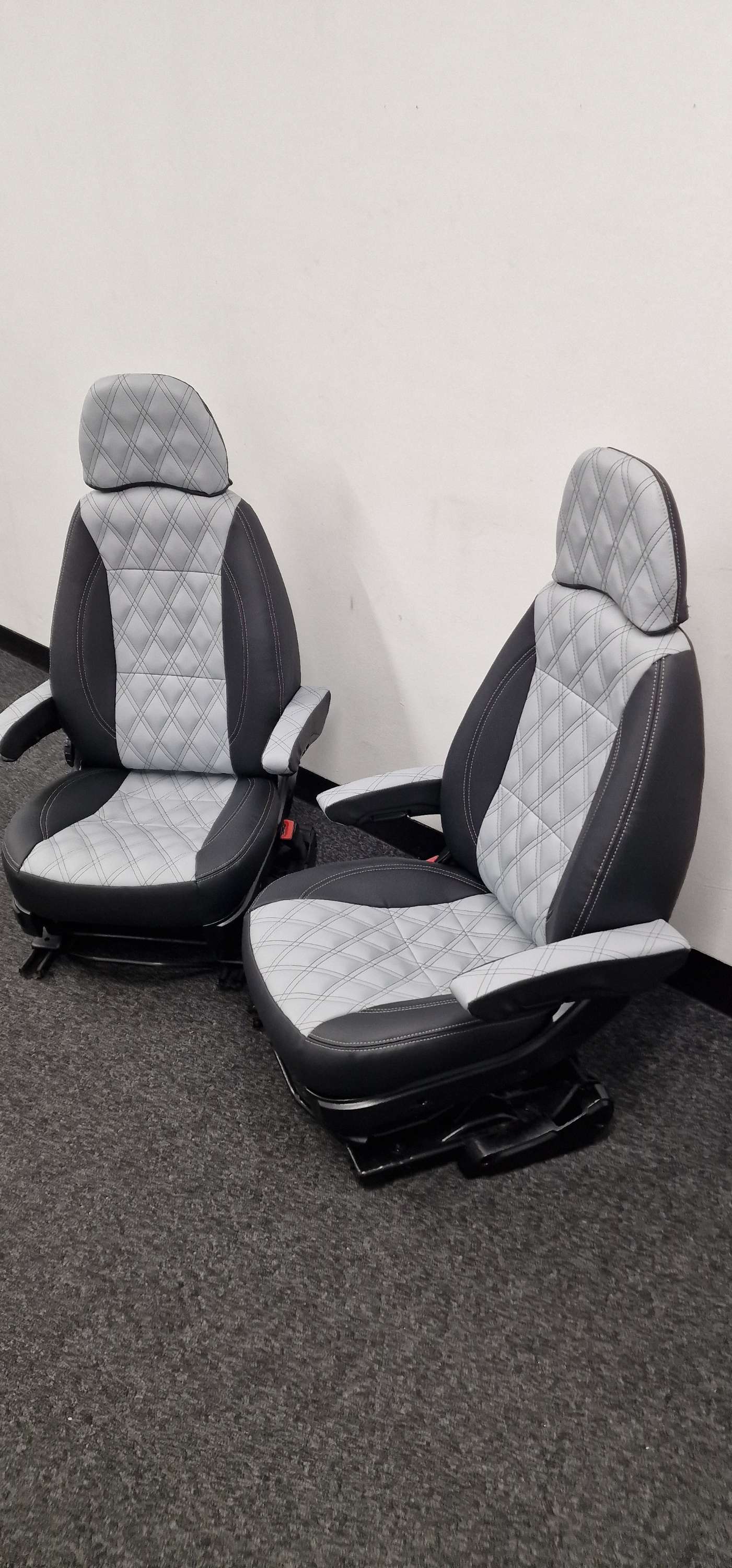 Fiat Ducato, Peugeot Boxer, Citroën Relay, Captain Seats with 4 armrest image 2