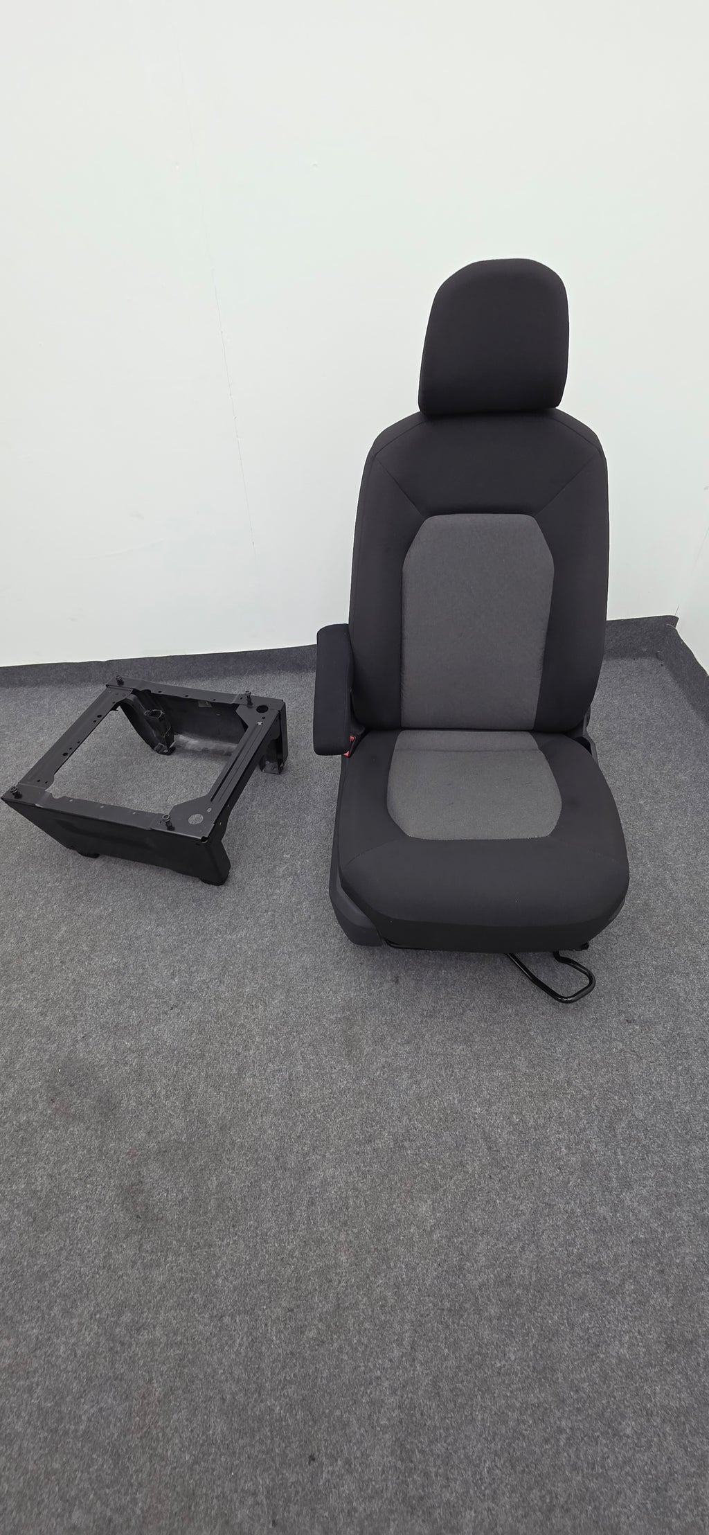 Seat VW Crafter II MAN TGE 2017-2024 passenger seat single + Base   image 1