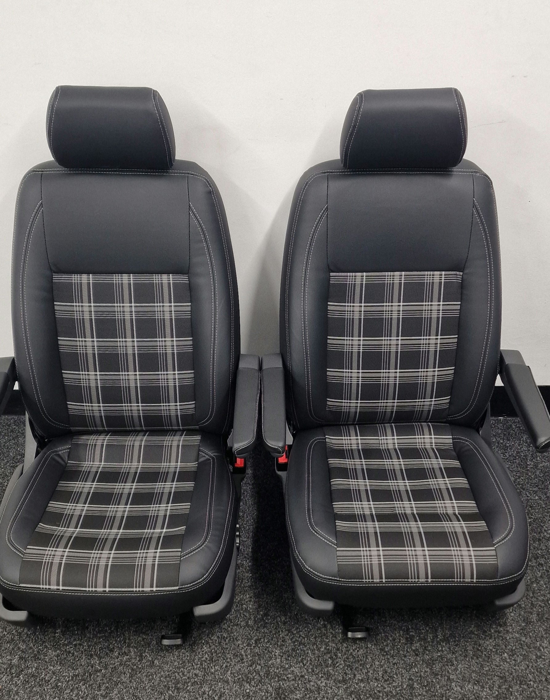 VW  Transporter T5 captain Seats  in Tartan image 7