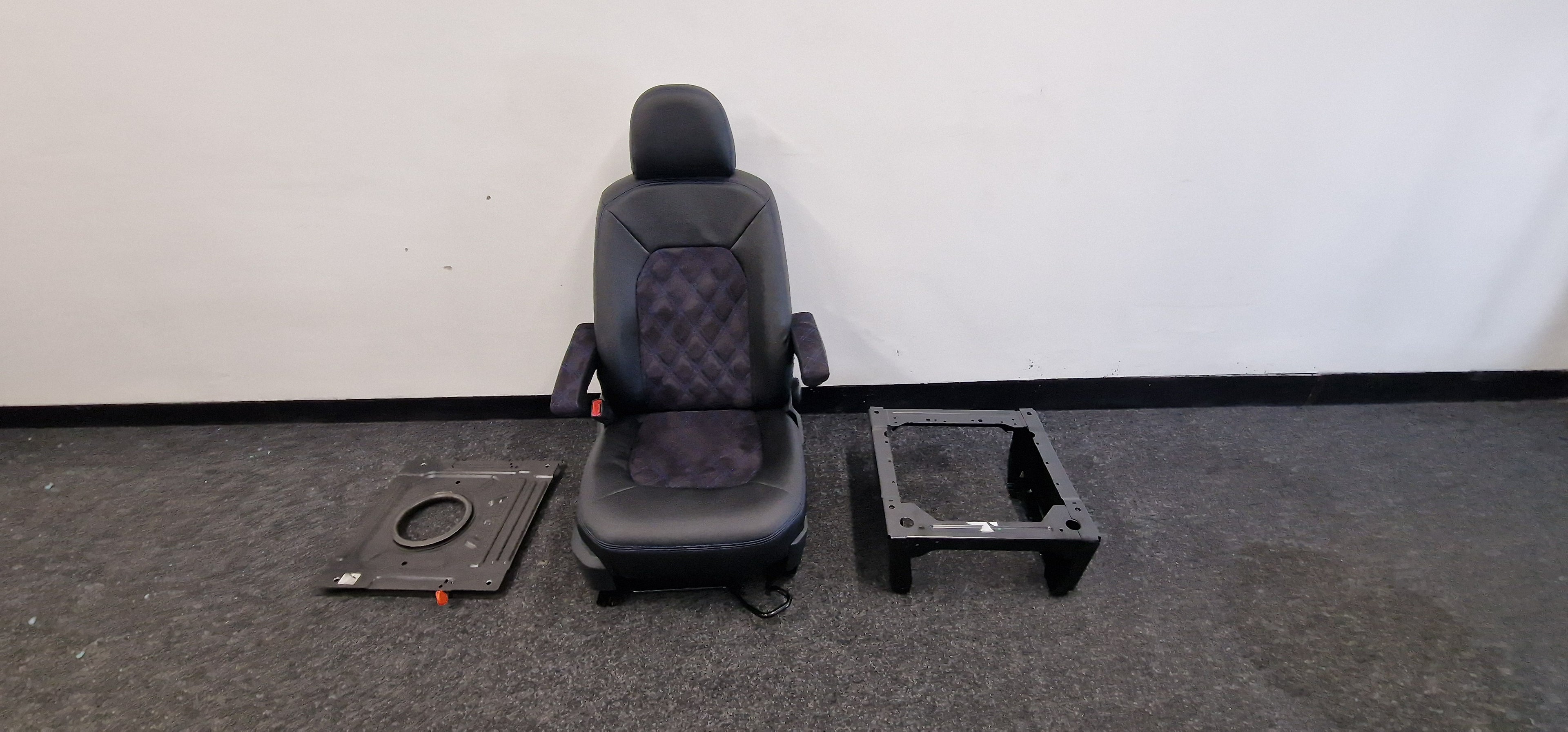 VW Crafter II MAN TGE 2016-2024 passenger seat single + Base+Swivel image 0