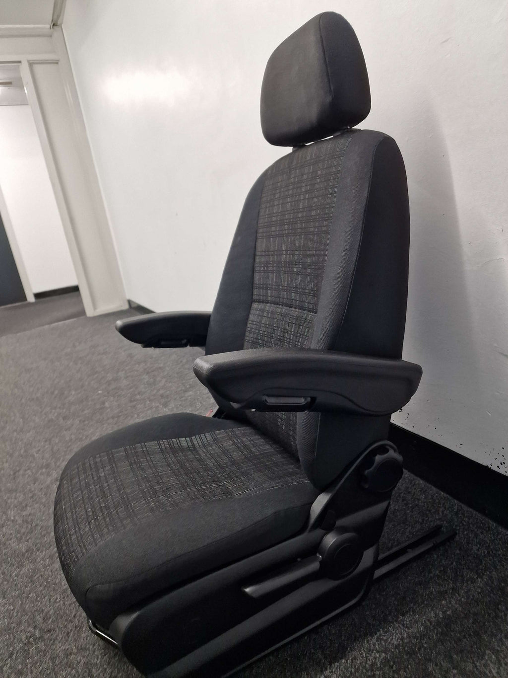 Mercedes Sprinter Passenger Single Seat 2006-17 image 2