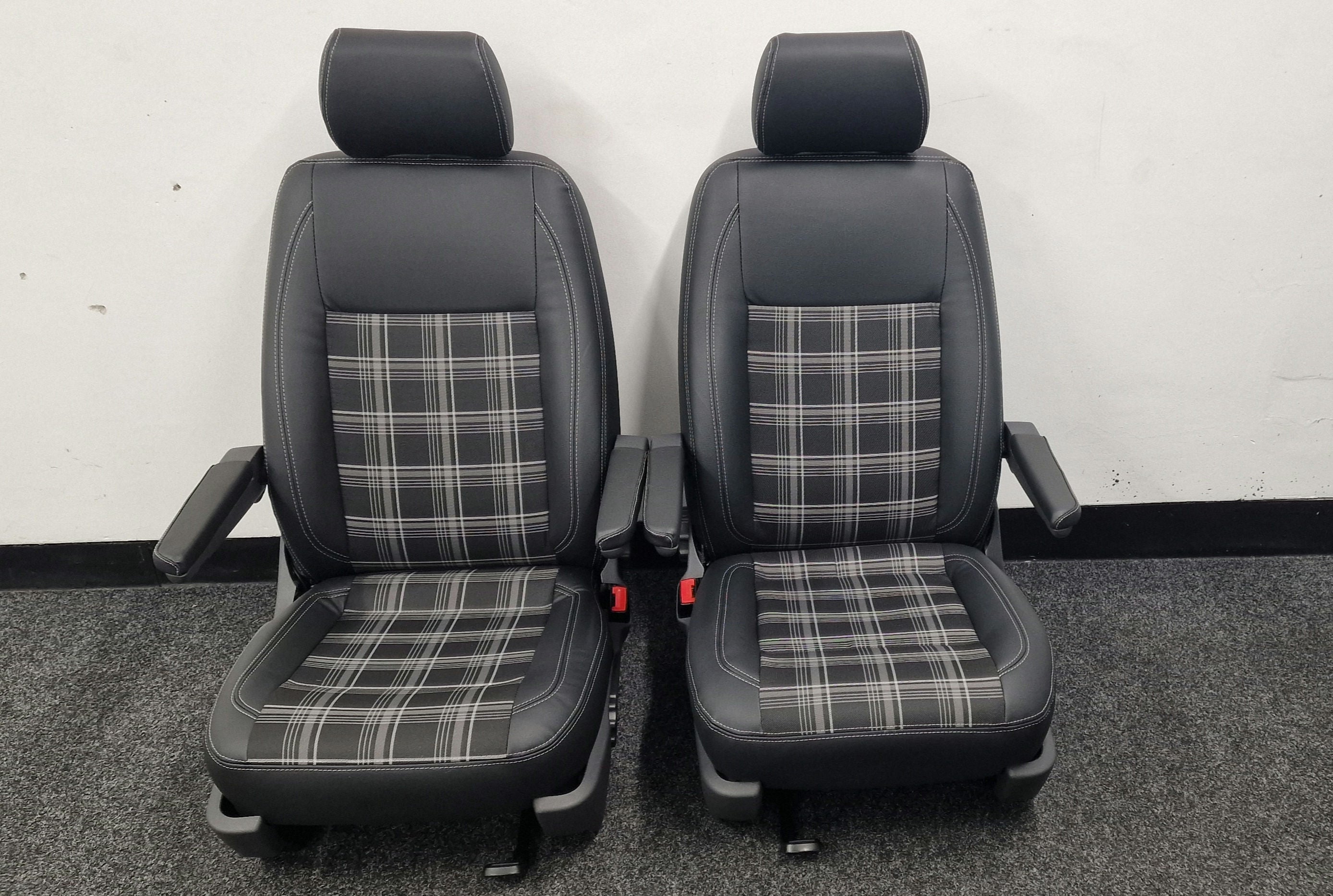 VW  Transporter T5 captain Seats  in Tartan image 5